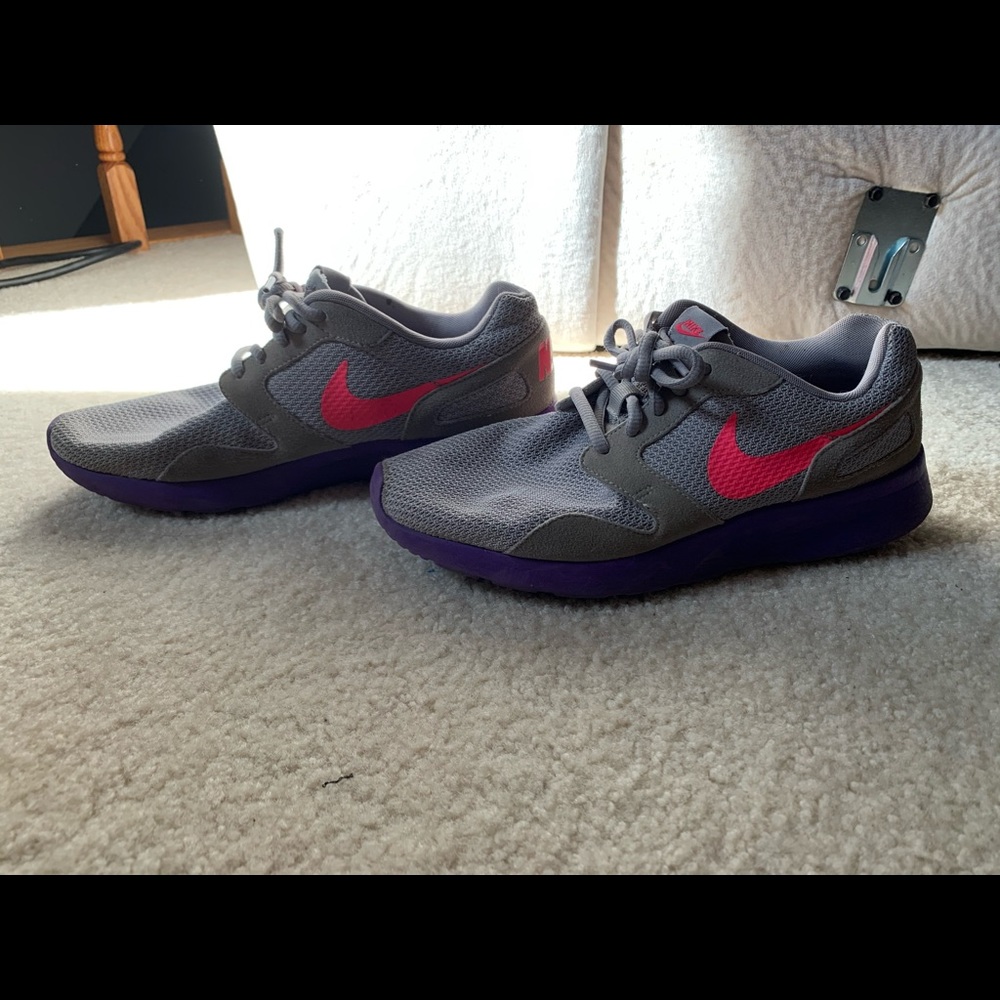 Nike tennis shoes